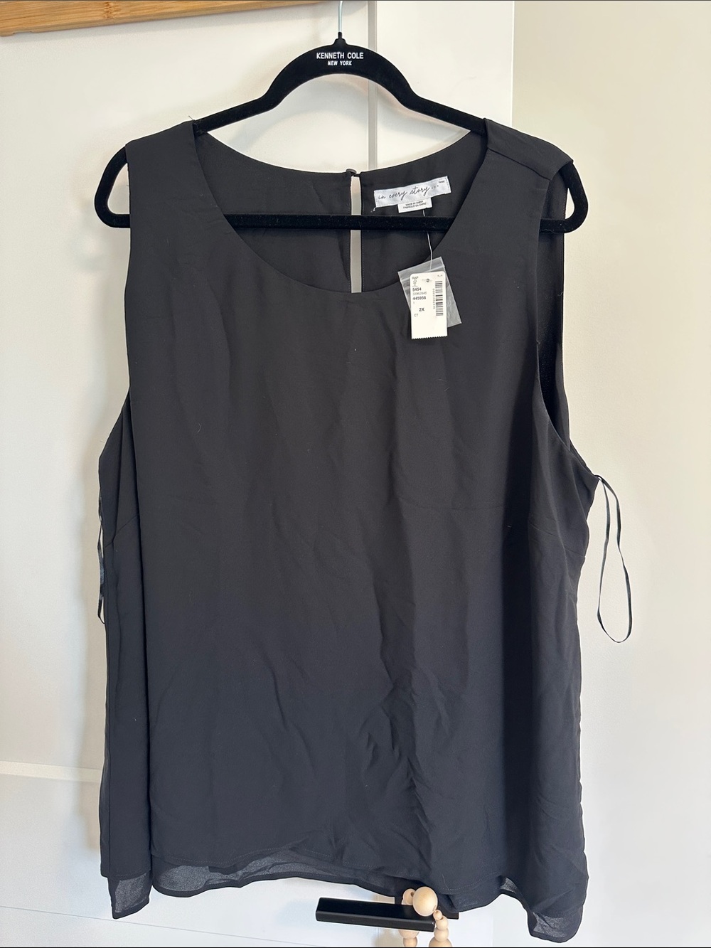 Black Sleeveless Scoop-Neck Camisole